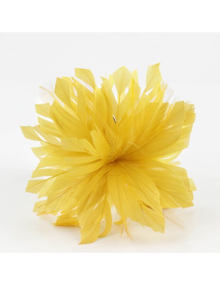 Tocado pequeño plumas mostaza