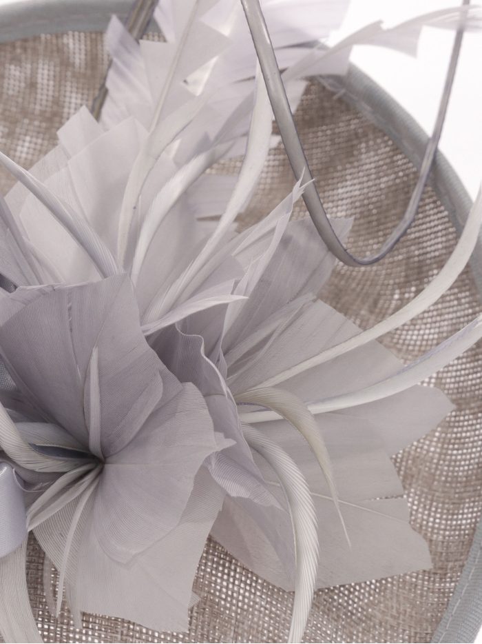 Tocado mediano plumas plata