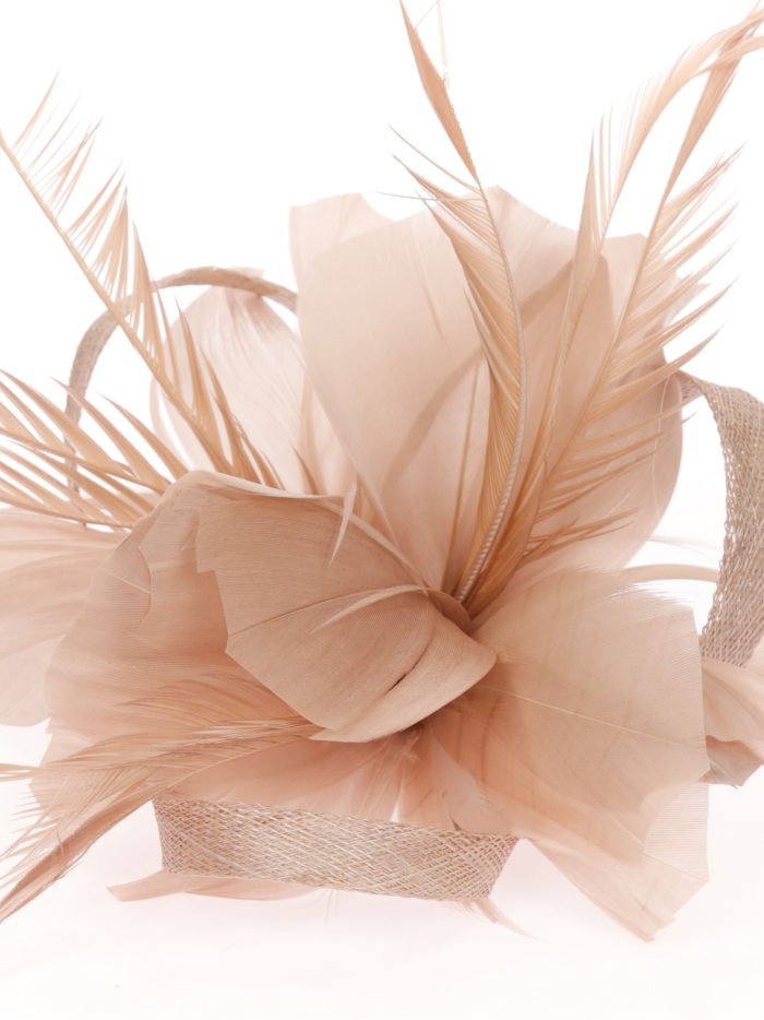 Tocado pequeño plumas taupe-oscuro