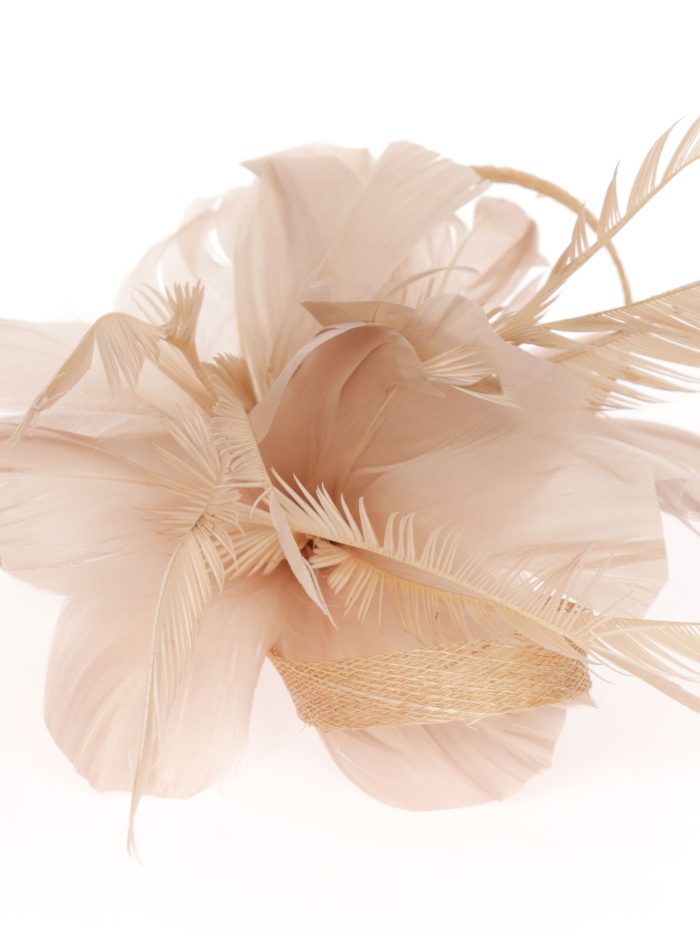 Tocado pequeño plumas taupe