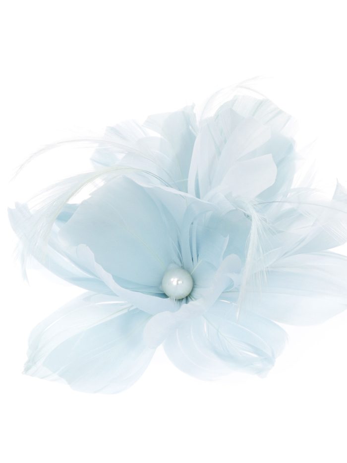 Tocado pequeño plumas perlas celeste
