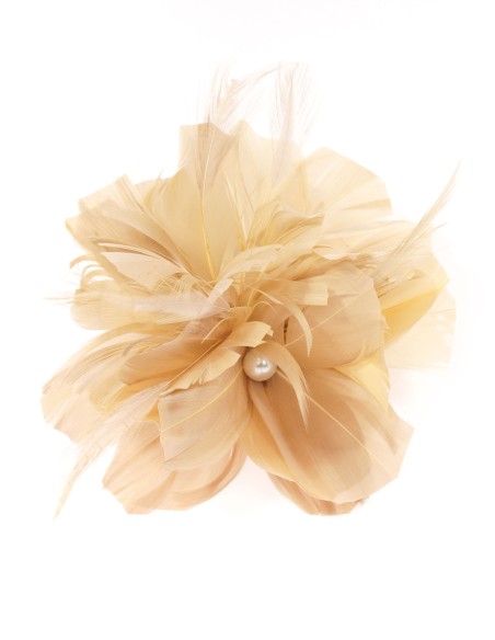 Tocado pequeño plumas perlas taupe