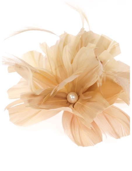 Tocado pequeño plumas perlas taupe