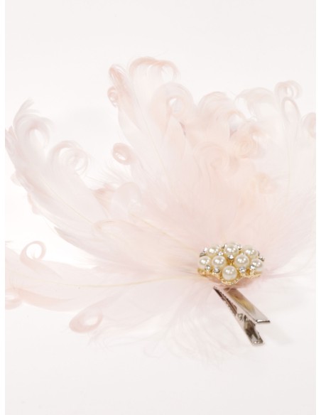 Tocado pequeño plumas perlas beis