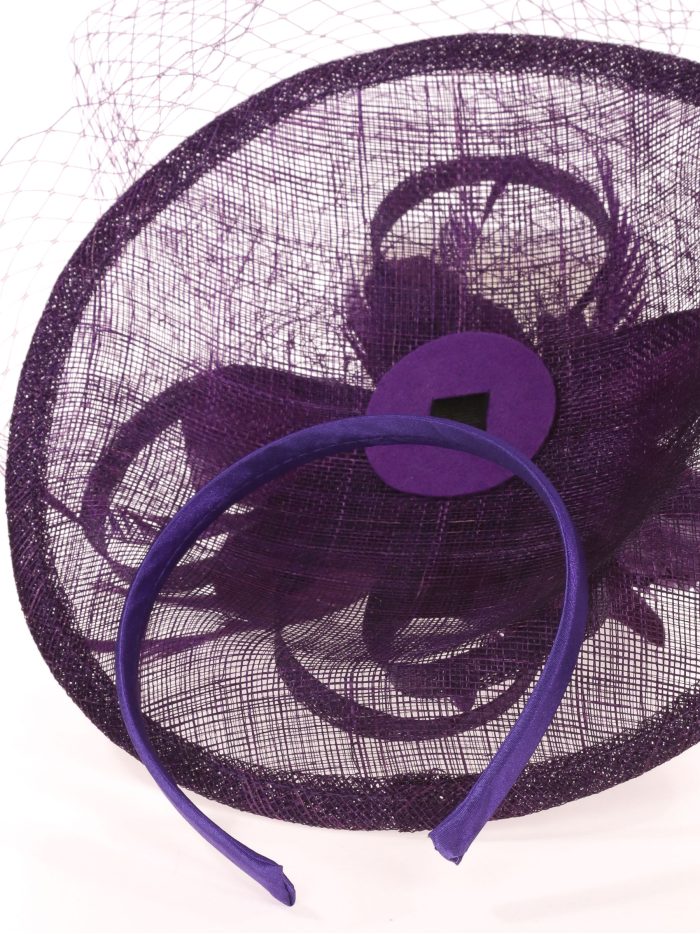 Tocado mediano plumas berenjena