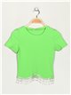 Cropped t-shirt with rhinestone verde-manzana
