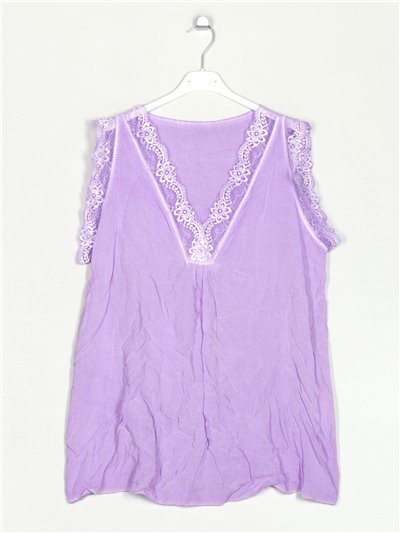 Plus size top with lace lila