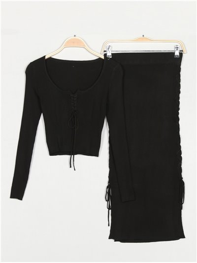 Conjunto top lace up + falda midi negro