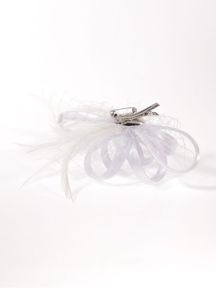 Tocado pequeño plumas blanco