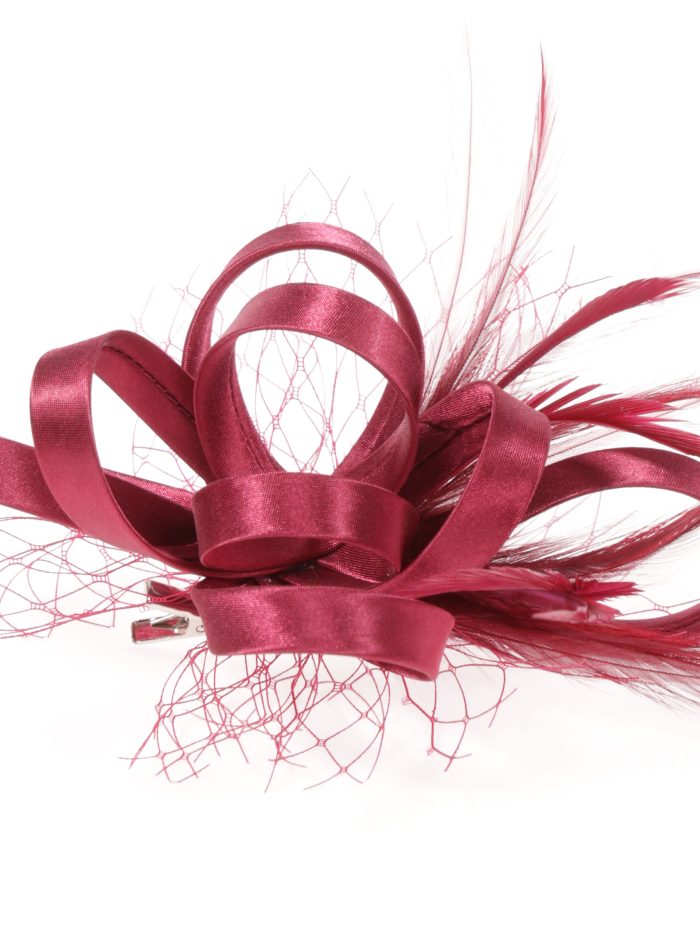 Tocado pequeño plumas granate
