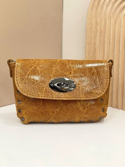 Mini bolso de mano piel solapa camel