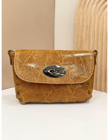 Mini bolso de mano piel solapa camel