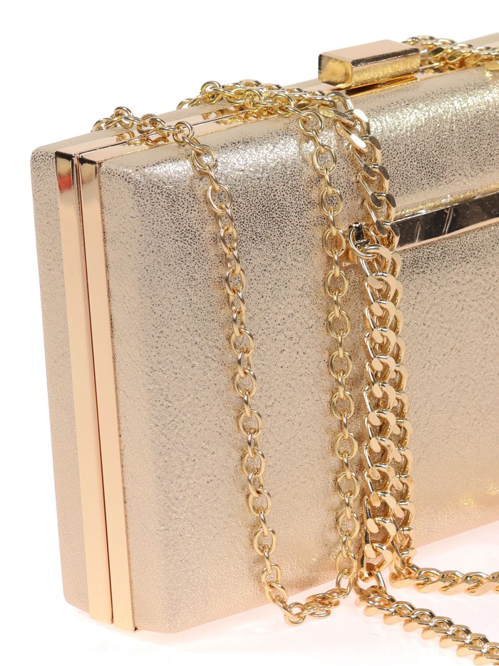 Bolso clutch de fiesta polipiel detalle cadenas oro-claro
