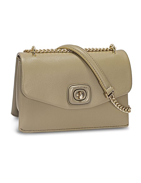 Bolso bandolera solapa detalle metálico khaki