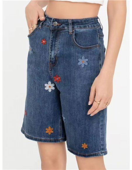 Embroidered floral bermuda shorts