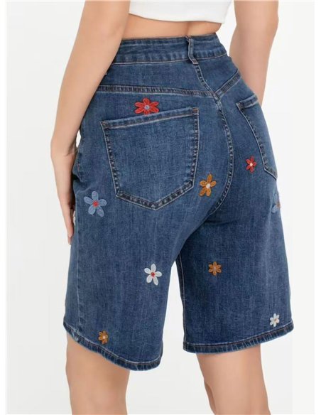 Embroidered floral bermuda shorts