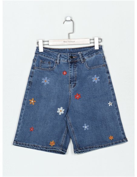 Embroidered floral bermuda shorts