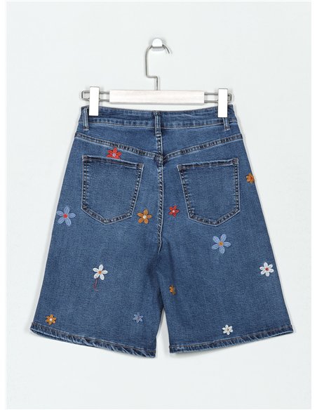 Embroidered floral bermuda shorts