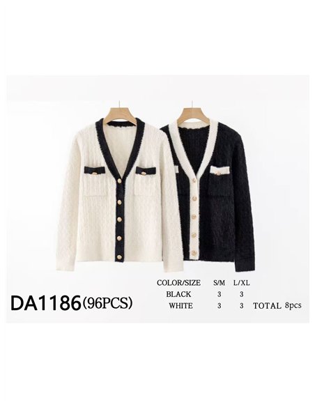 Chaqueta punto soft pelo contraste botones dorados