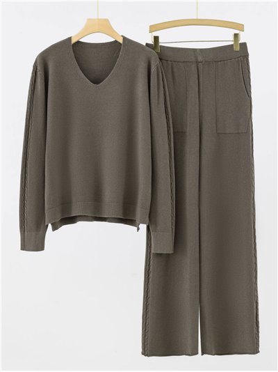 Conjunto Jersey detalle trenzas cuello pico + Pantalón