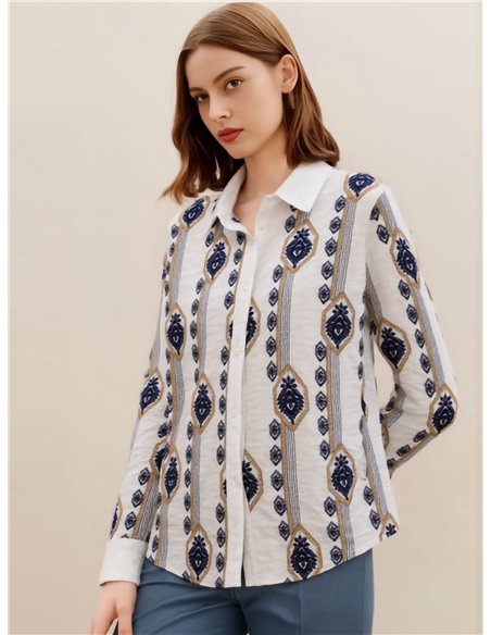 Camisa rombos bordados relieve