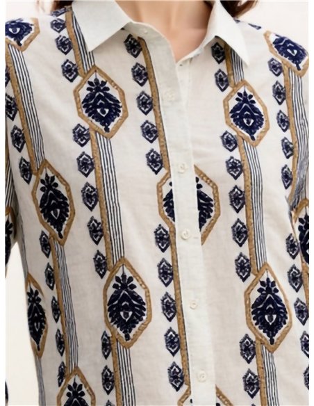 Camisa rombos bordados relieve