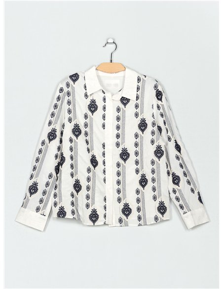 Camisa rombos bordados relieve
