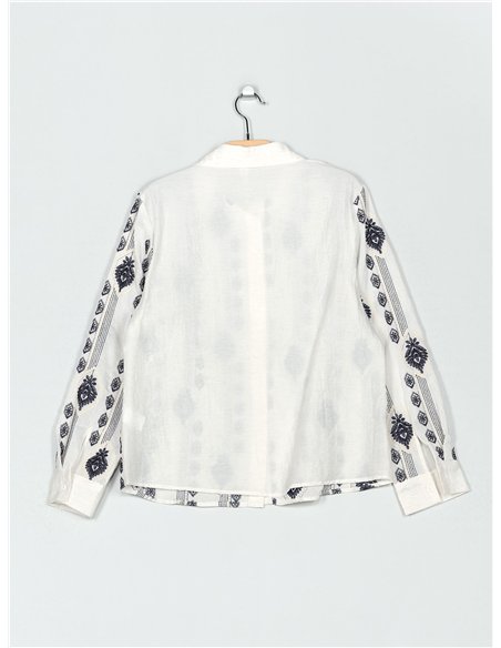 Camisa rombos bordados relieve