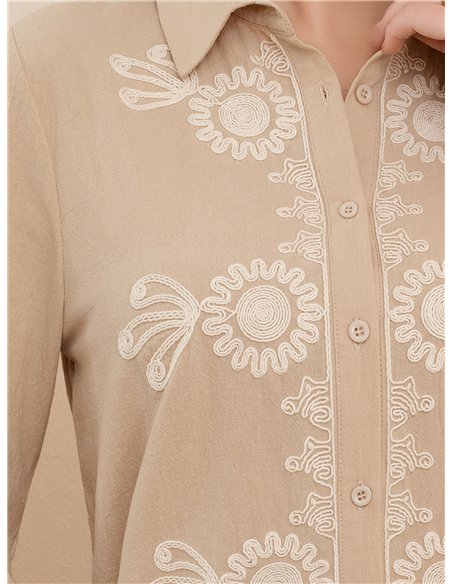Camisa bordada relieve