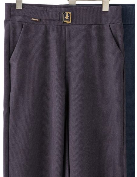 Pantalón detalle metálico