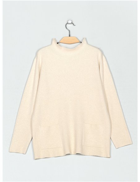 Oversized soft sweater with pockets