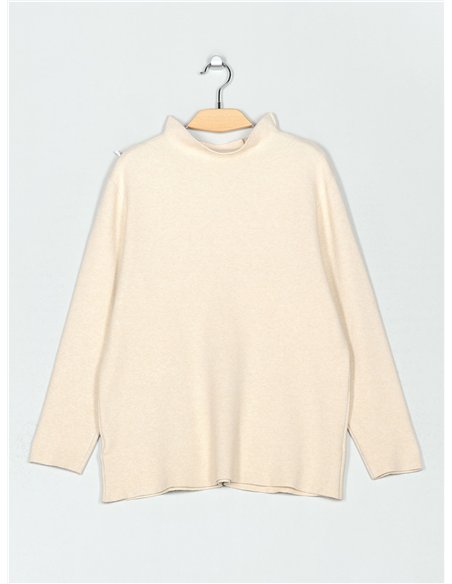 Oversized soft sweater with pockets