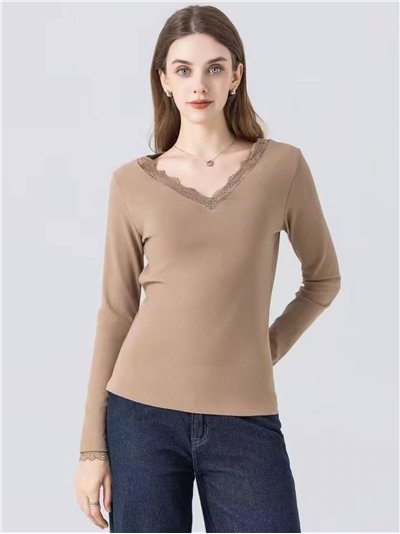 Camiseta encaje cuello pico