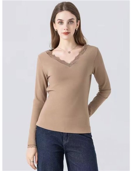 Camiseta encaje cuello pico