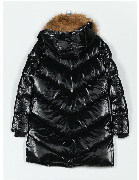 Anorak amplio acharolado water repellent cuello pelo