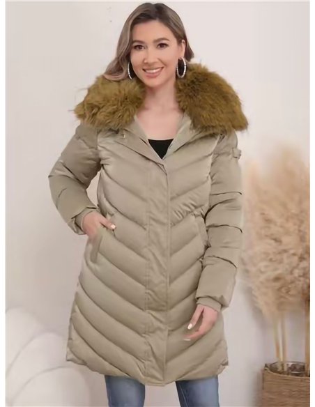 Anorak amplio acharolado water repellent cuello pelo