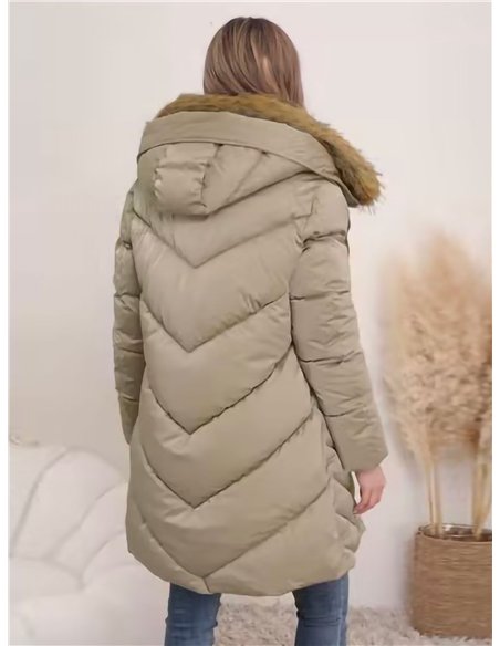 Anorak amplio acharolado water repellent cuello pelo