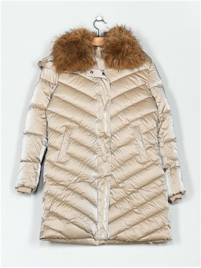 Anorak amplio acharolado water repellent cuello pelo