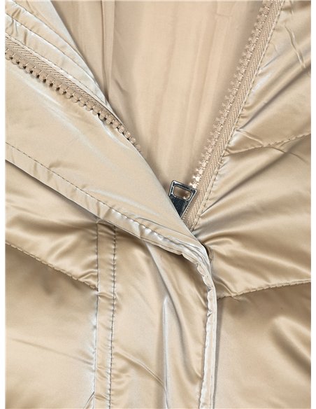 Anorak amplio acharolado water repellent cuello pelo