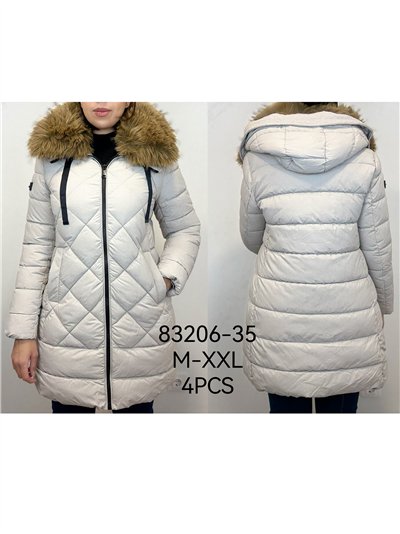 Anorak amplio acharolado capucha cuello pelo 2