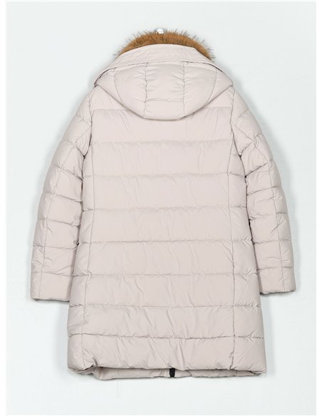 Anorak amplio acharolado capucha cuello pelo