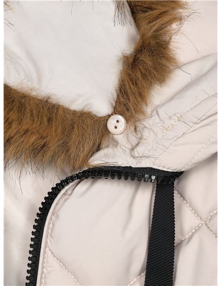 Anorak amplio acharolado capucha cuello pelo