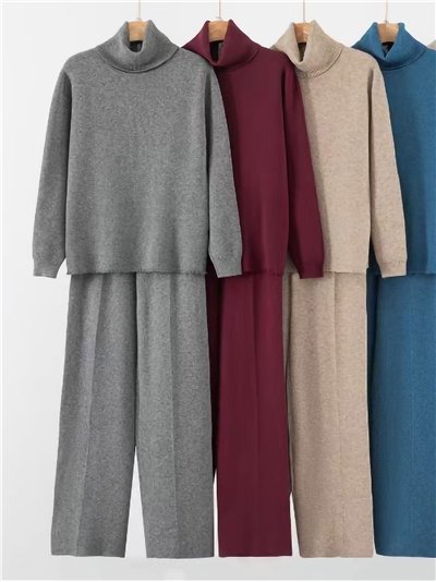 Conjunto Jersey soft cuello vuelto + Pantalón