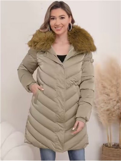 Anorak amplio acharolado water repellent cuello pelo