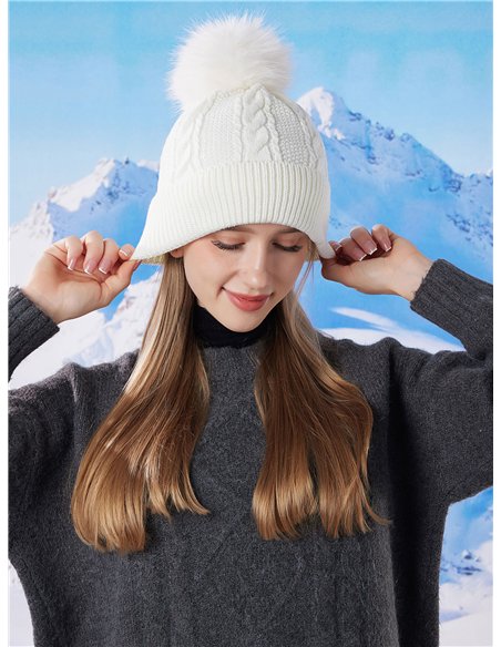 Gorro punto estructura trenzas pompon