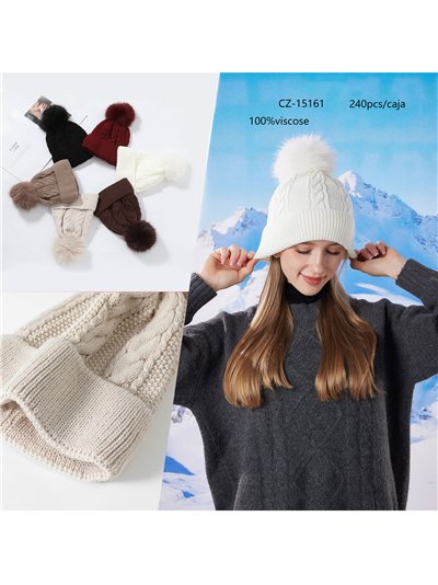 Gorro punto estructura trenzas pompon 2