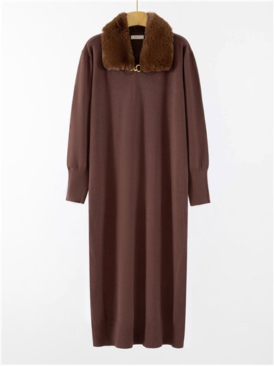 Vestido punto detalle hebilla cuello pelo