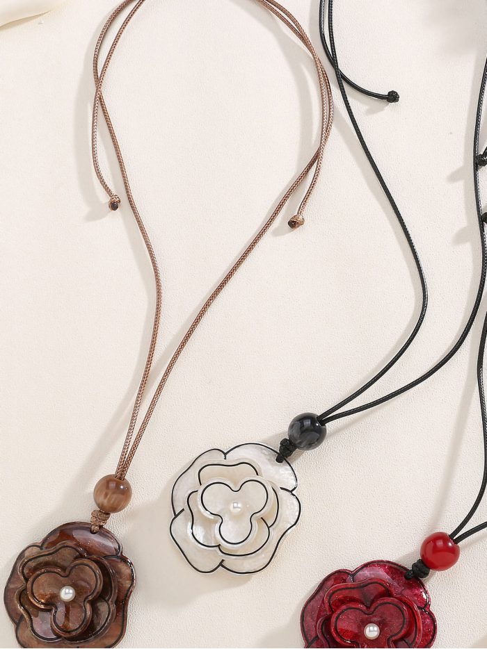 Collar cuerda colgante flor de resina