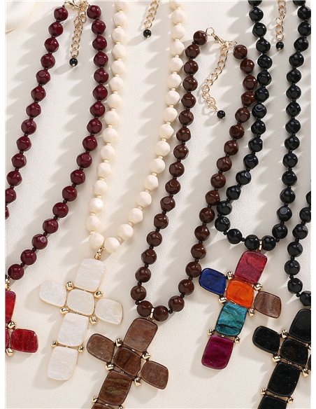 Collar cuentas con colgante cruz de resina