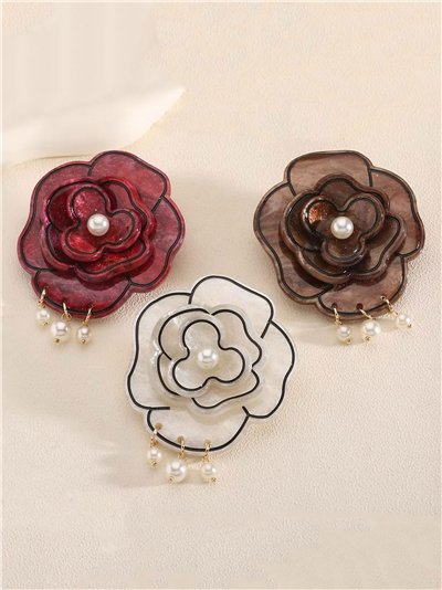 Broche flor de resina con perlas